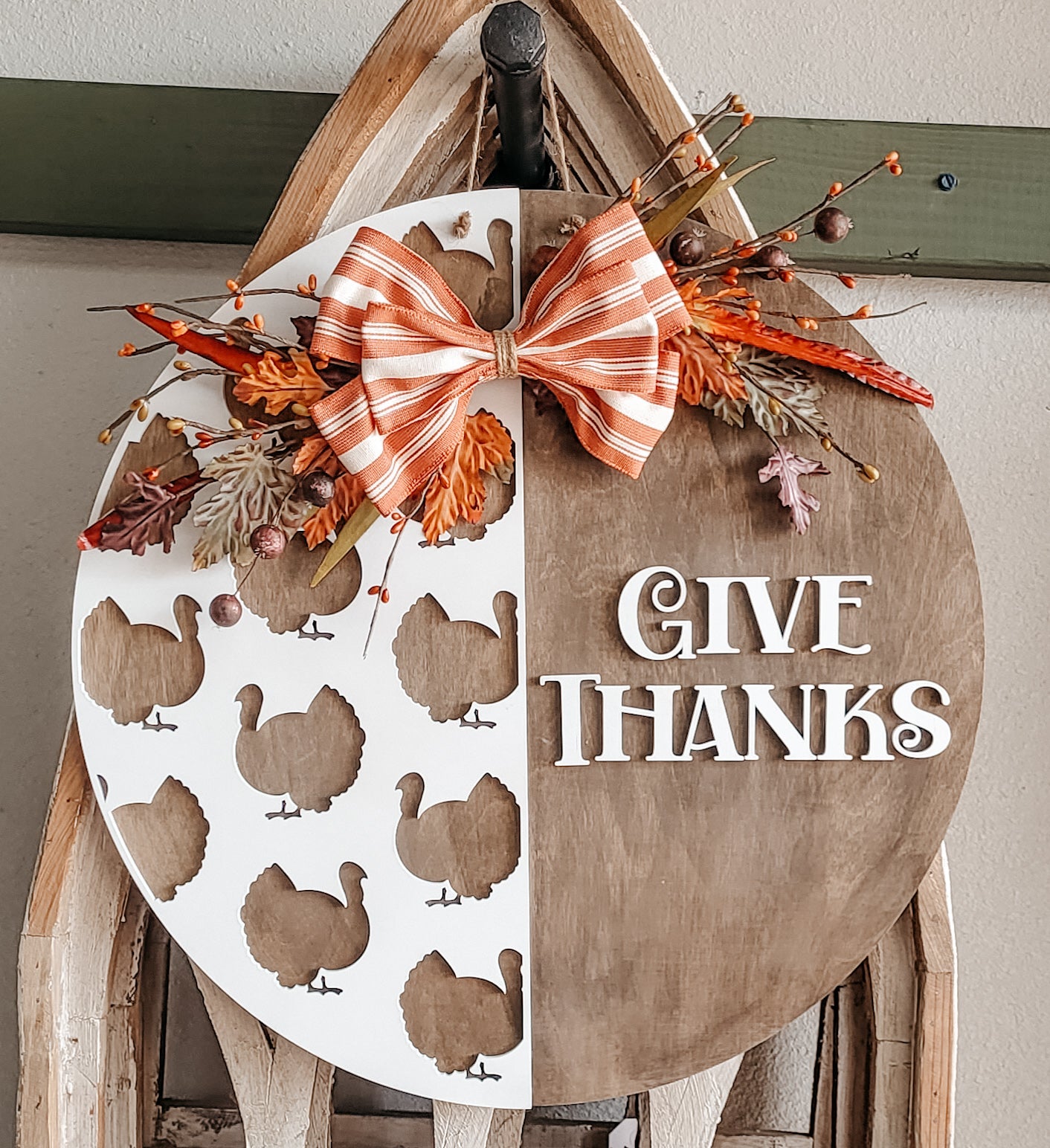 Give Thanks Turkeys: 3D Round Door Hanger