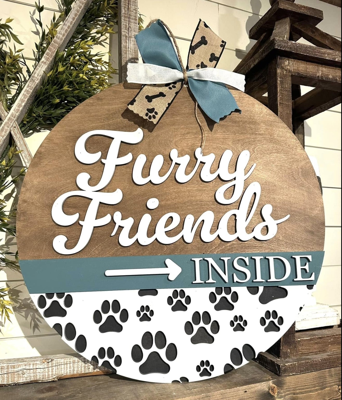 Furry Friends Inside: 3D Round Door Hanger
