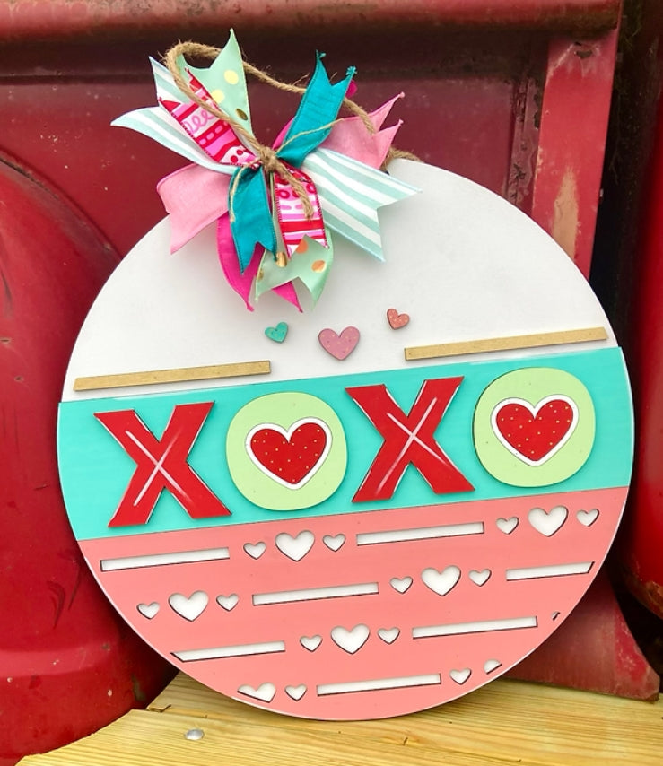 XOXO Horizontal Valentine's Day: 3D Round Door Hanger