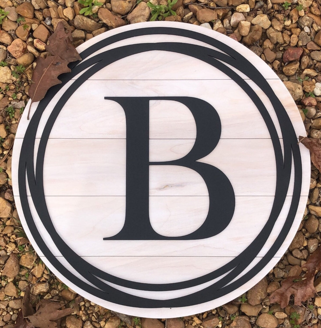 Shiplap Initial w Circle Frame: 3D Round Door Hanger